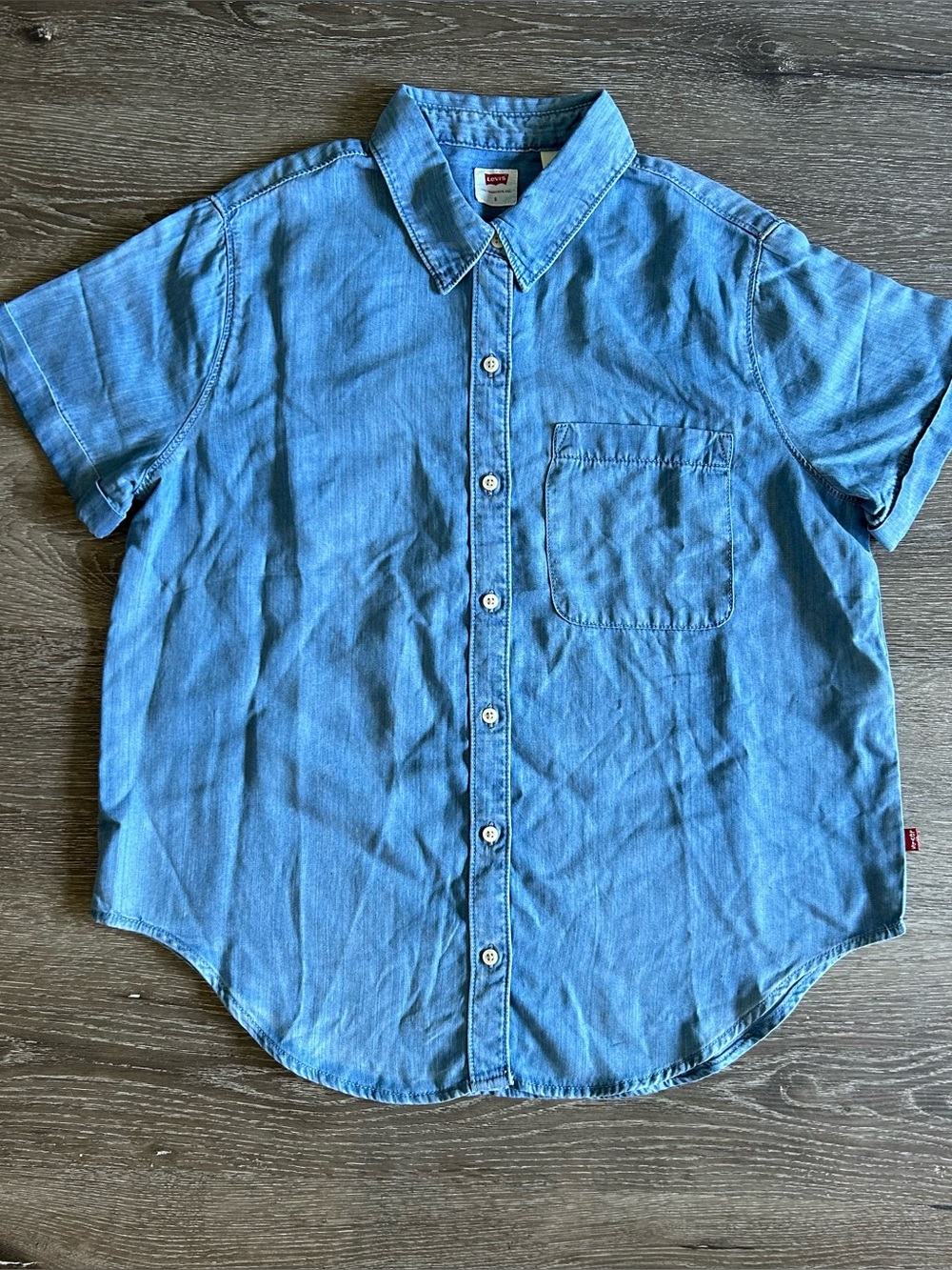 NWT Small Blue Levi’s Short Sleeve Button Down Denim Shirt Blouse Standard Fit